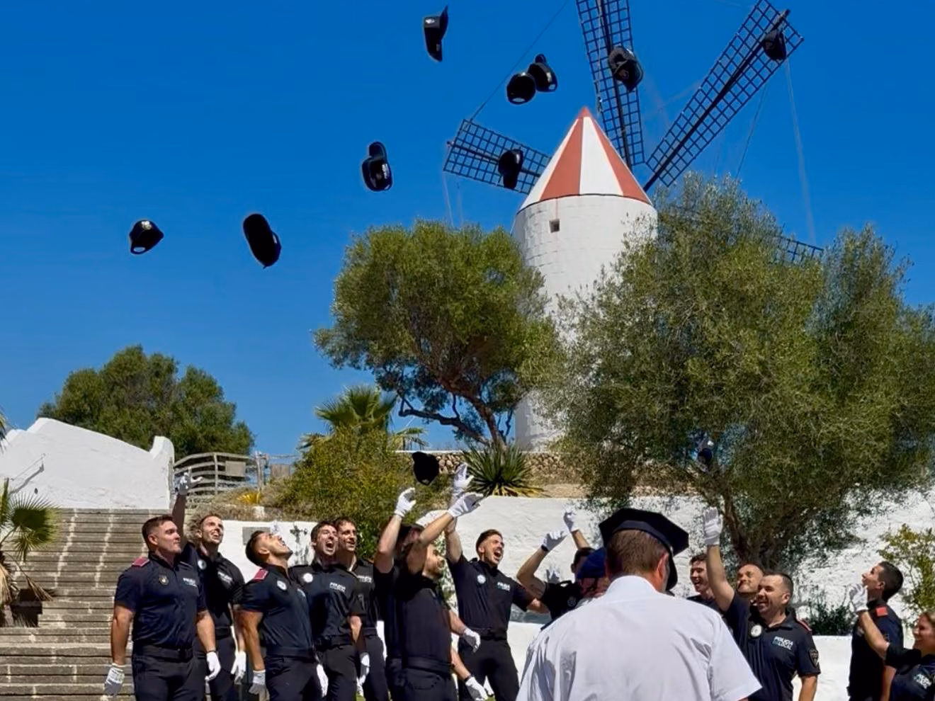 Dieciséis nuevos agentes de Policía Local se gradúan en Menorca