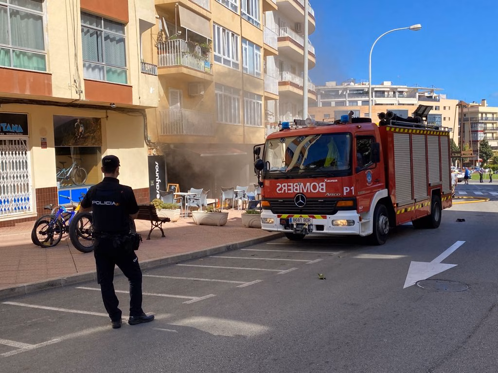 (Ampliación) El incendio del Bar Virginia afectó a toda la cocina y parte del comedor