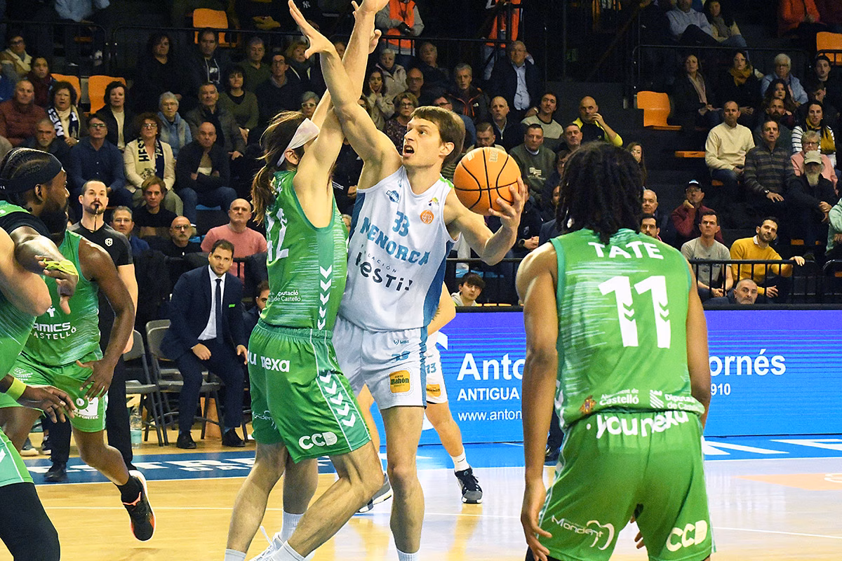 (Fotos) El Hestia Menorca establece velocidad de crucero hacia la salvación tras derrotar al Castelló