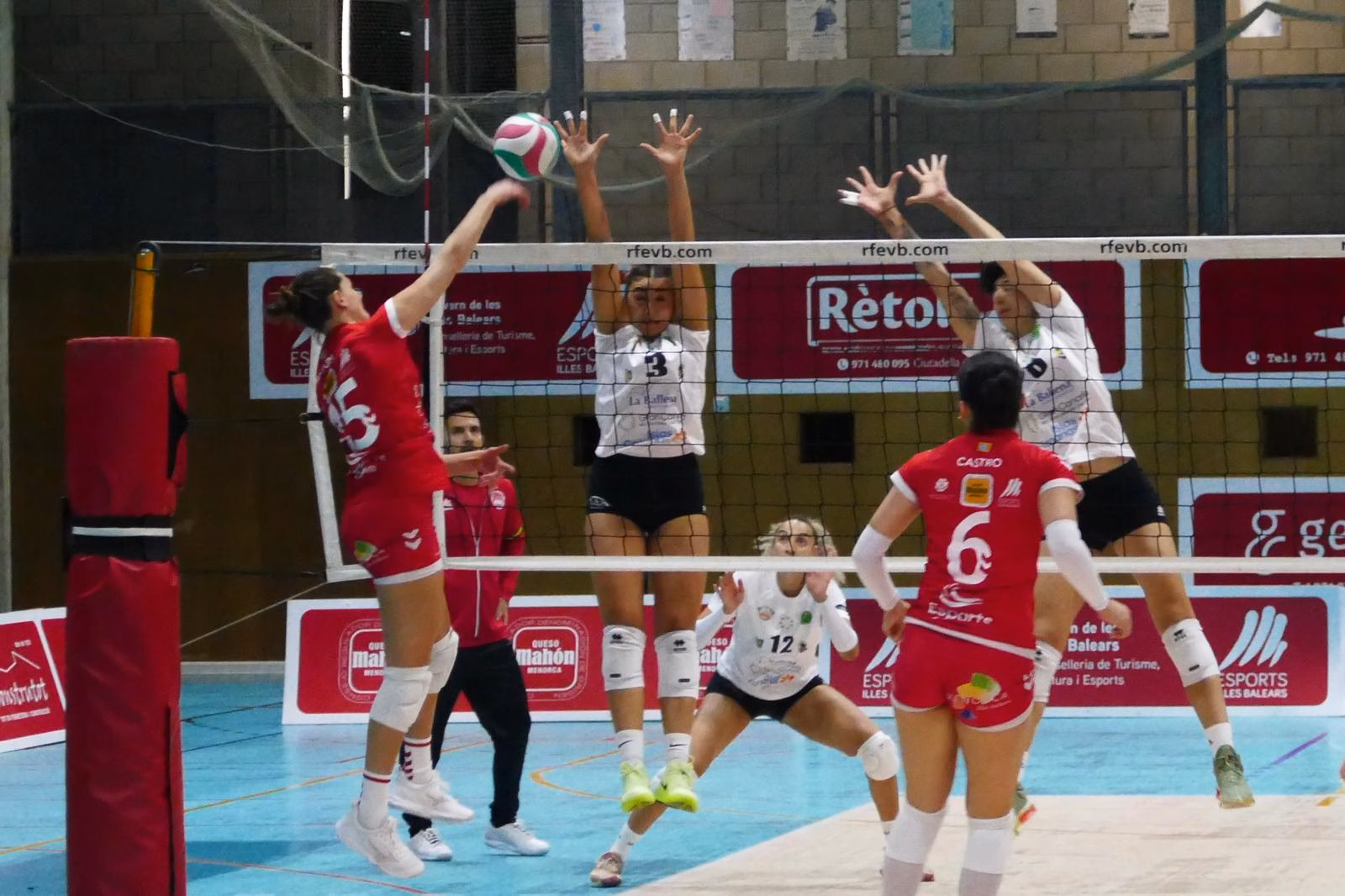 El Avarca Menorca sigue intratable y suma una nueva victoria ante el CV Sayre