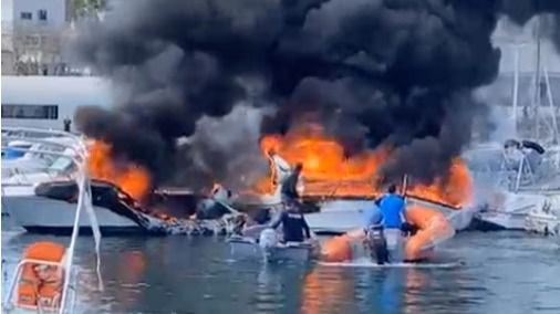 (Vídeo) Arden varios yates en aguas de Can Picafort