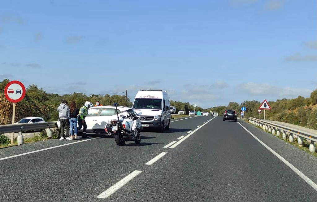 Un herido en un accidente en la carretera general