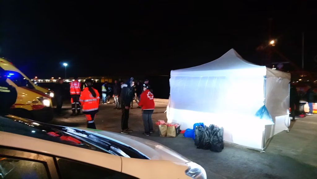 Llega una patera a Mallorca con seis menores y siete adultos a bordo