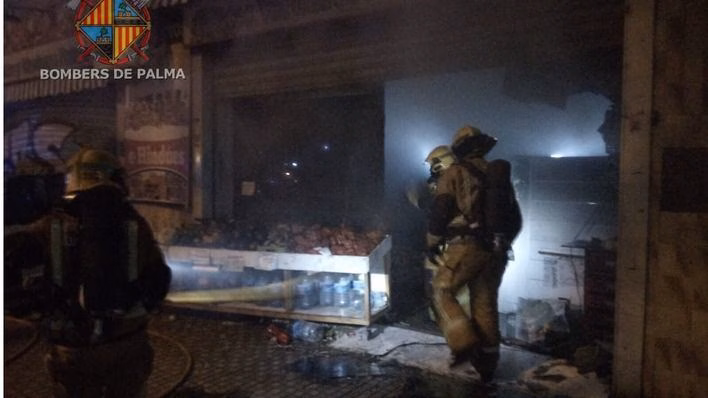 Un incendio en un edificio deja numerosos intoxicados por humo