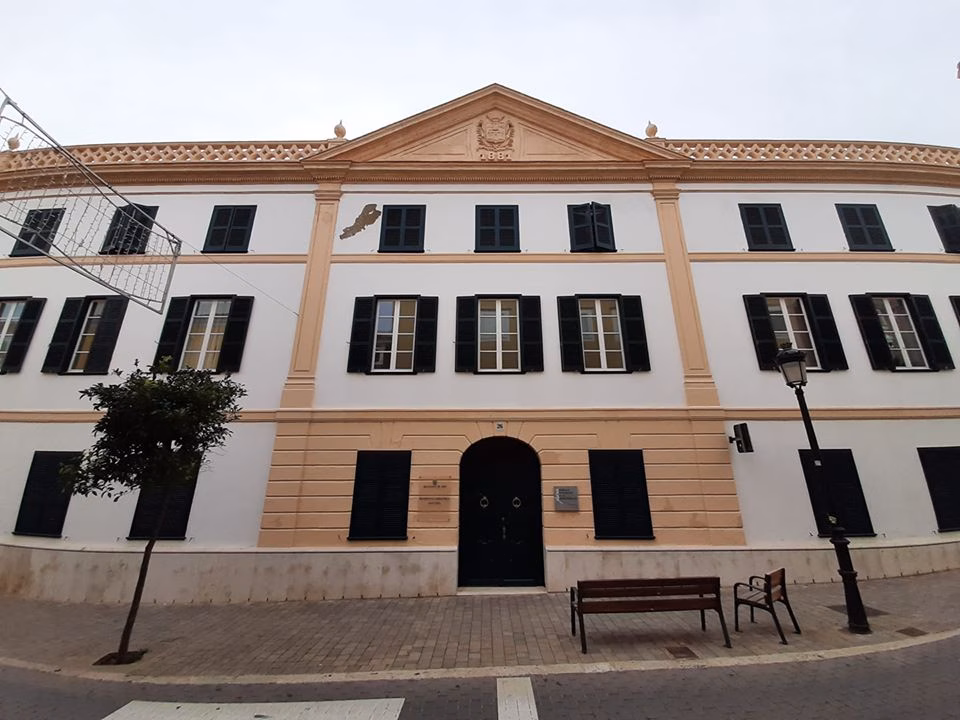 Maó renueva el sistema de climatización del centro de día y la residencia geriátrica