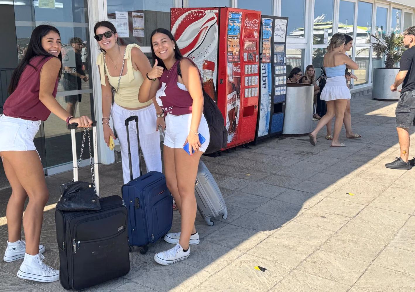 (Fotos) Ciutadella recibe el último goteo de visitantes por las fiestas de Sant Joan