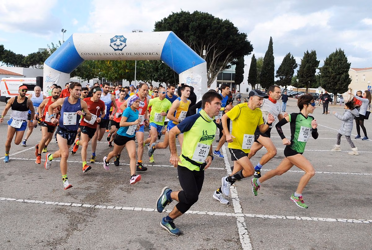 (Fotos) Sant Lluís se calza las zapatillas