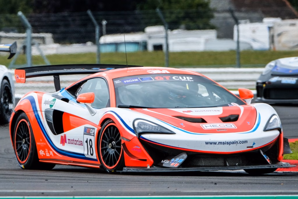 Faust Salom muestra su clase en Silverstone