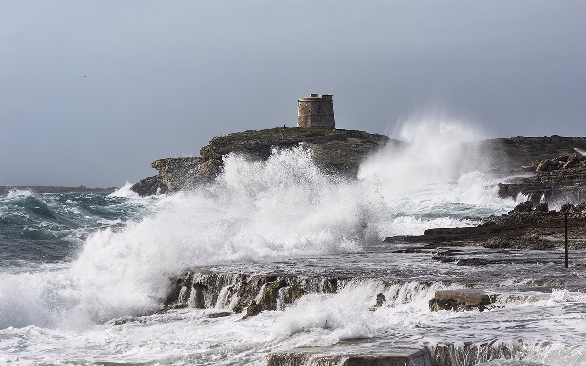 Alerta en la costa de Menorca por olas de hasta 3 metros