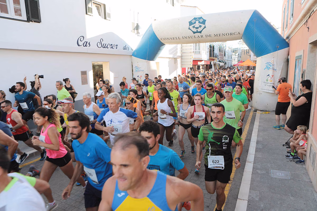 (Fotos) Leire López y Xavi Cubas se apuntan la carrera de Sant Martí