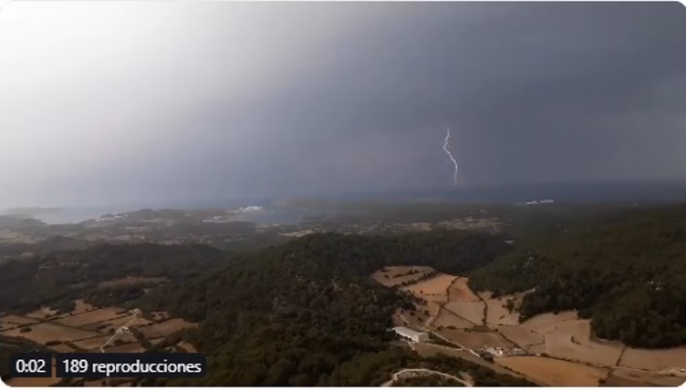(Los vídeos) Así se ven los relámpagos en Menorca