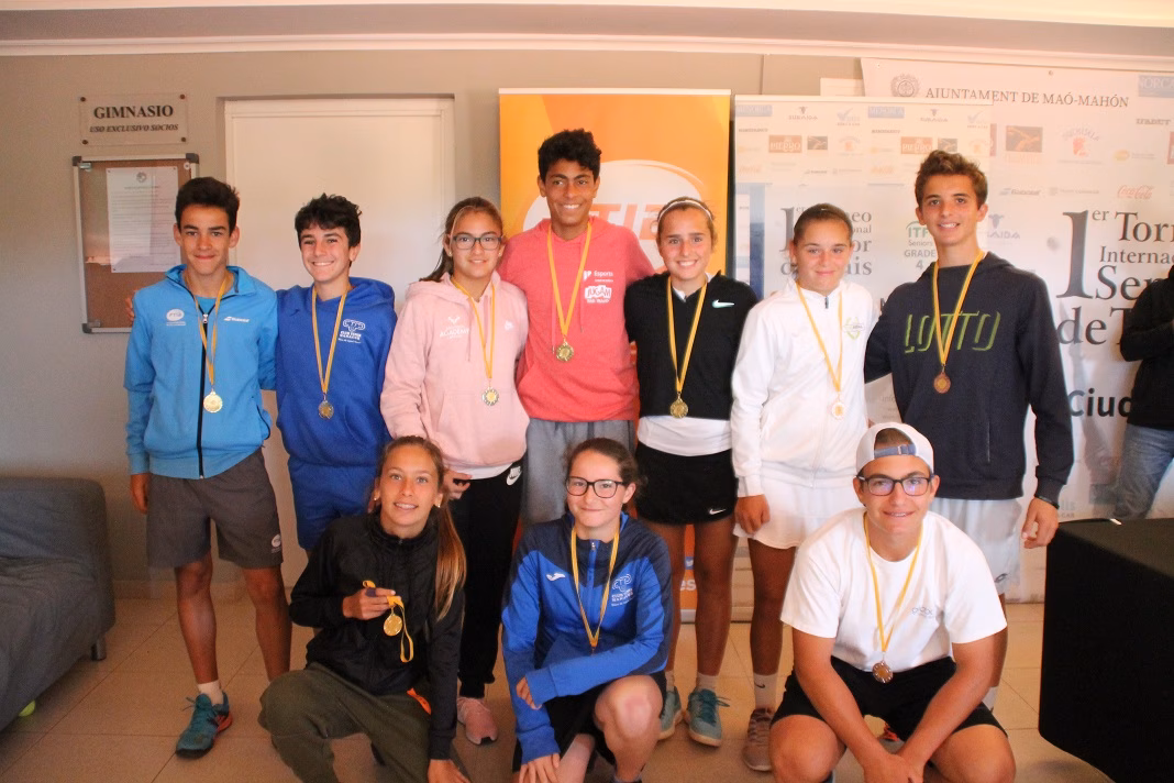 Las futuras estrellas del tenis juegan en Menorca