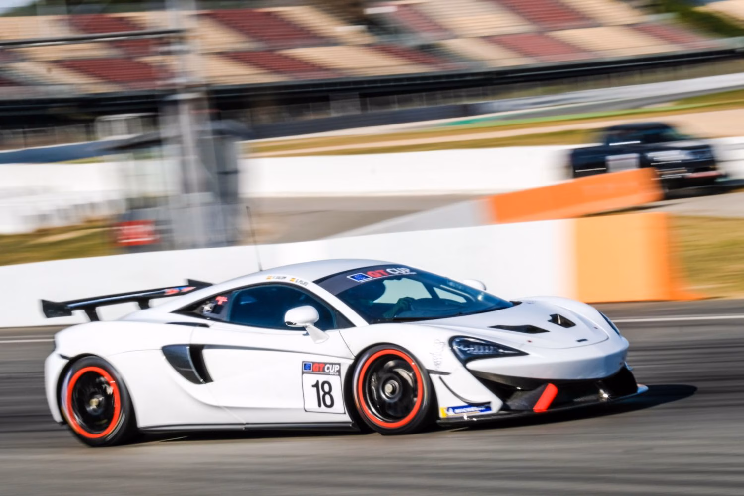 El piloto menorquín Faust Salom pilotará un McLaren 570s