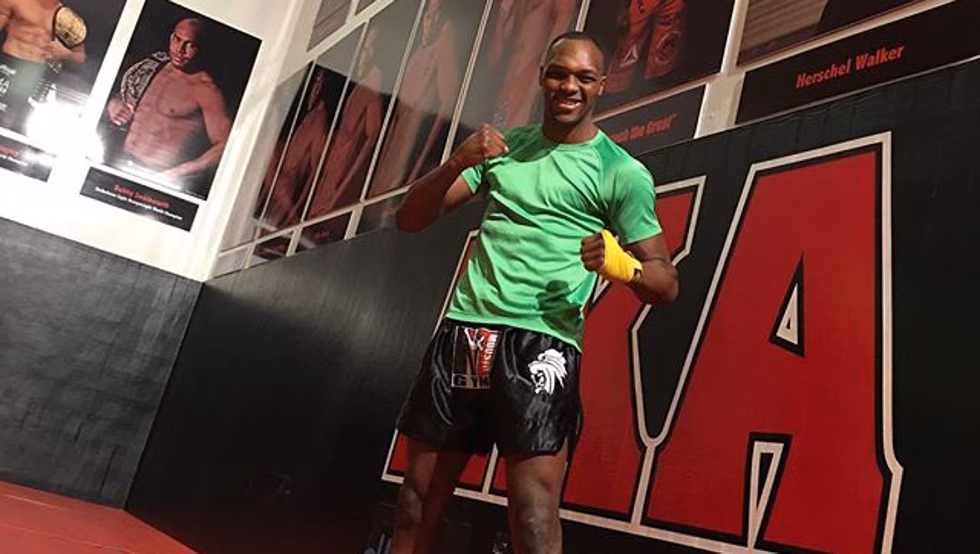 (Vídeo) Frank Muñoz gana en su estreno en las MMA