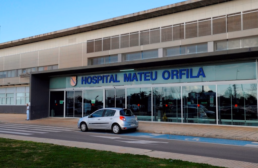 Ingresan en la UCI al herido en el accidente de la carretera Maó Fornells