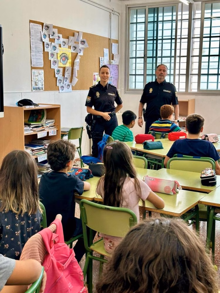 Vuelven las charlas de la Policía a los centros educativos de Maó