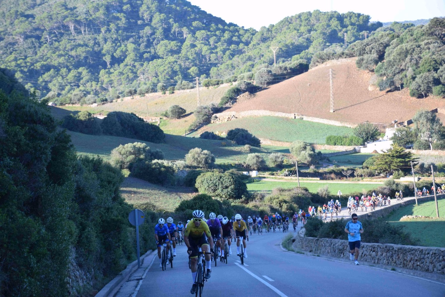 Julen Zubero y Marga Fullana coronan primero El Toro en la Volta Cicloturista