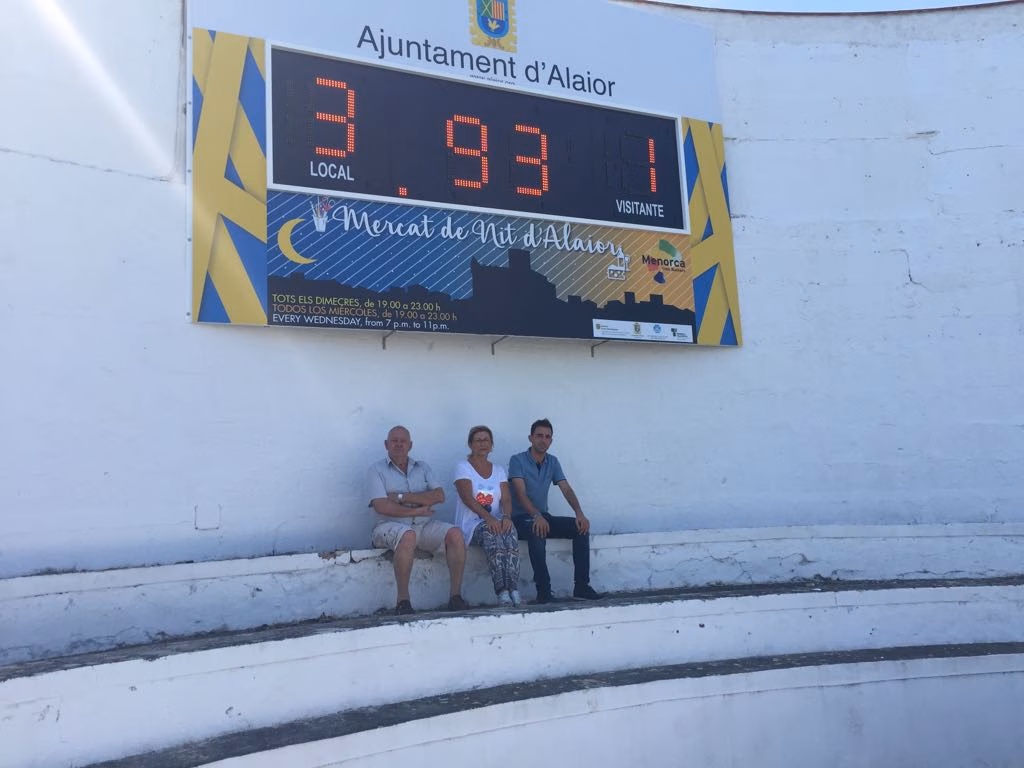 (La foto) Los Pinos estrena marcador