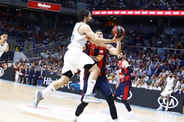 Un Llull discreto ayuda al Real Madrid a empatar la final de la Liga Endesa