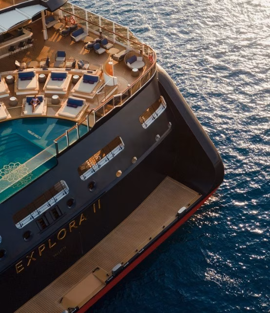 El lujoso crucero Explora II hace escala en Maó durante su viaje inaugural