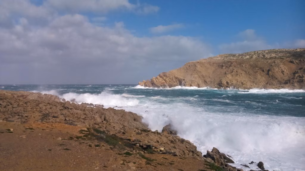 Alerta naranja por fenómenos costeros en la Isla durante hoy y mañana