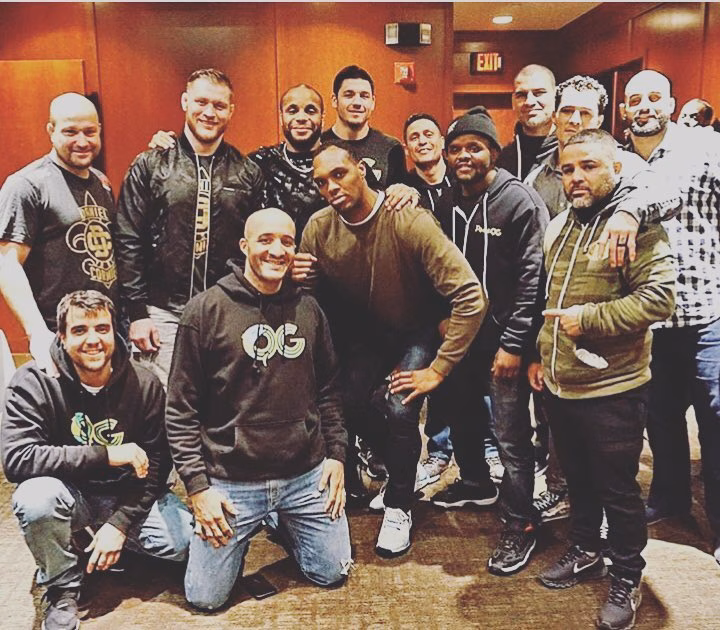 Daniel Cormier, con la ayuda de Frank Muñoz, revalida el título de la UFC