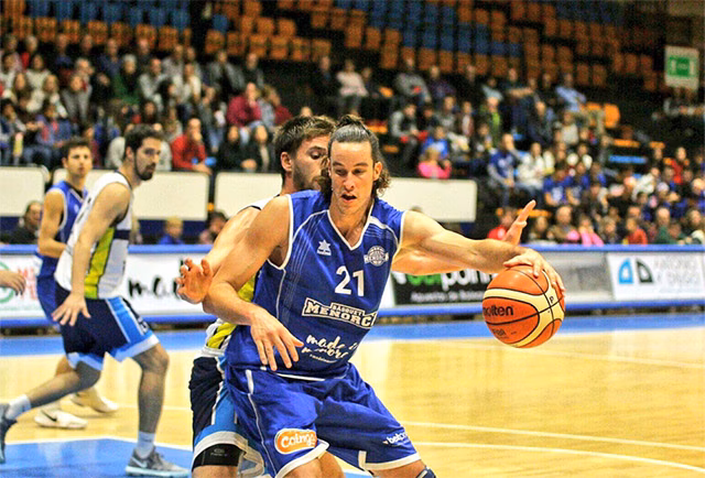 (Fotos) Tercer triunfo seguido del Bàsquet Menorca, que sigue creciendo