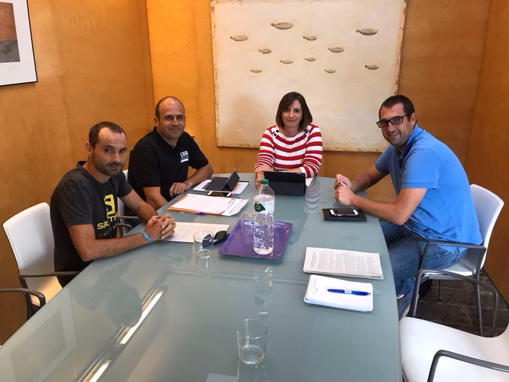 (La foto) Reunión para garantizar la continuidad de la Trail dels Fars
