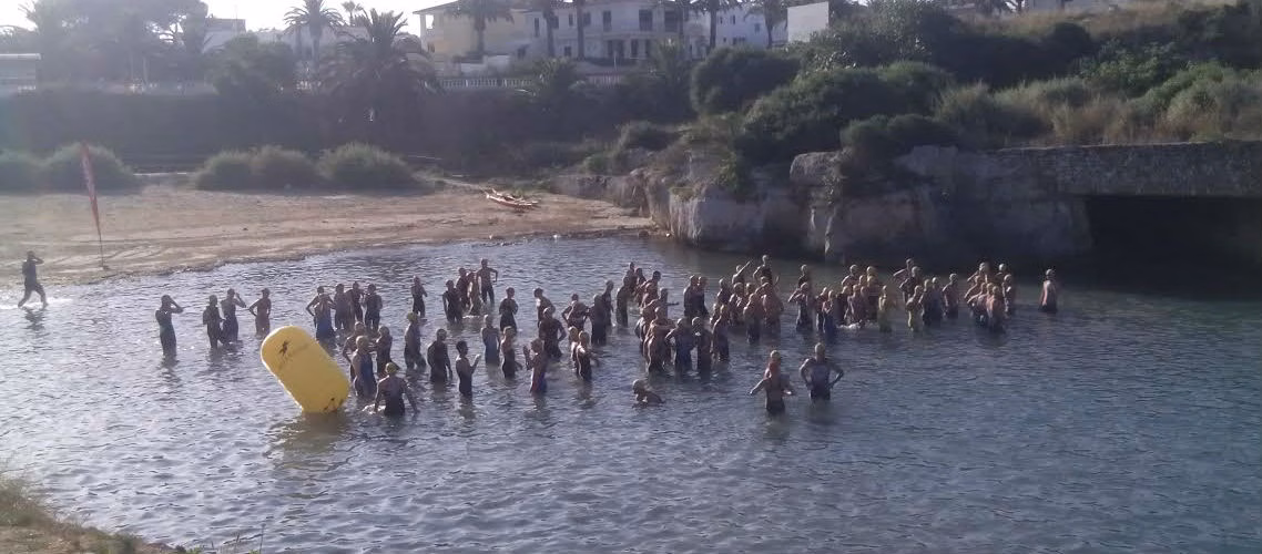 Dominio de los triatletas de Mallorca en la Platja Gran