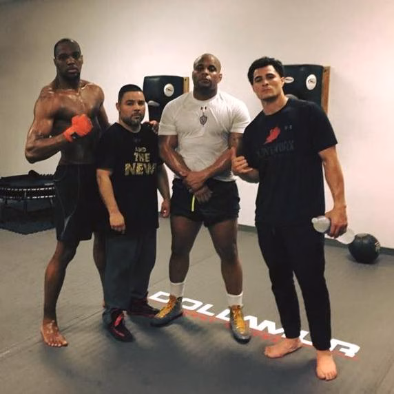 (La foto) Frank Muñoz, de nuevo con la estrella de la UFC Daniel Cormier