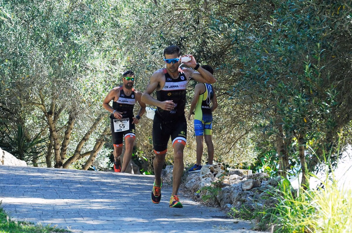 (Galería de fotos) Biel Forteza y Julia Rita reinan en el Triatló d'Es Castell