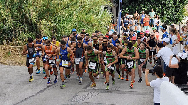 Cala Padera abraza la cuarta edición del Triatló d'Es Castell