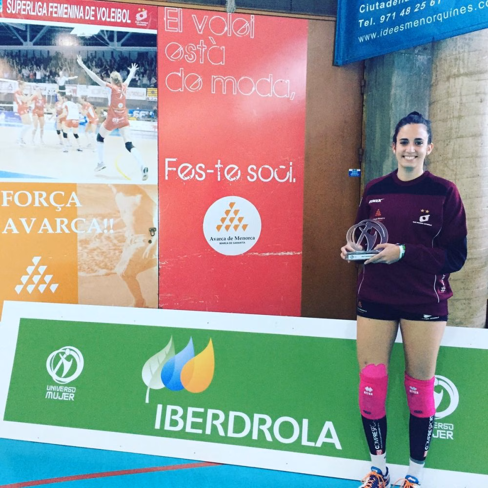 (La foto) María Barrasa recoge el premio de MVP de la jornada