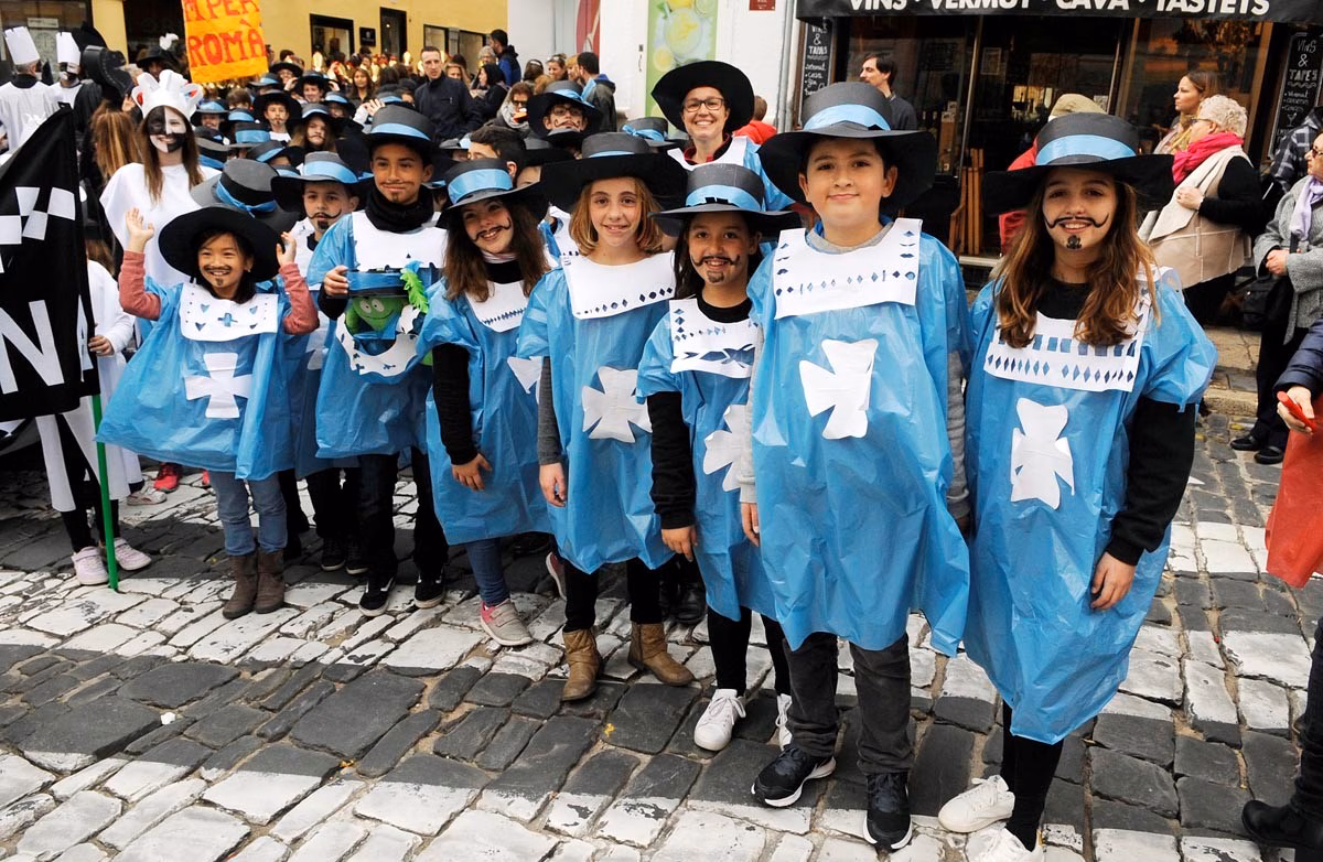 (Galería de fotos) El carnaval se estrena con la rúa infantil