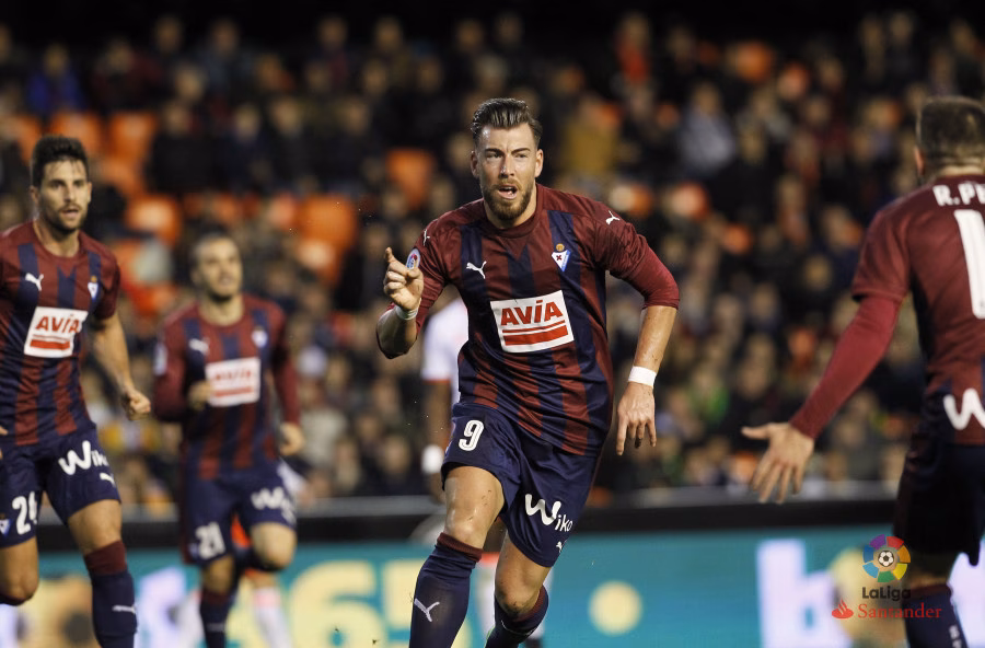 (Galería de fotos y vídeo) Doblete de Sergi Enrich en el asalto del Eibar a Mestalla
