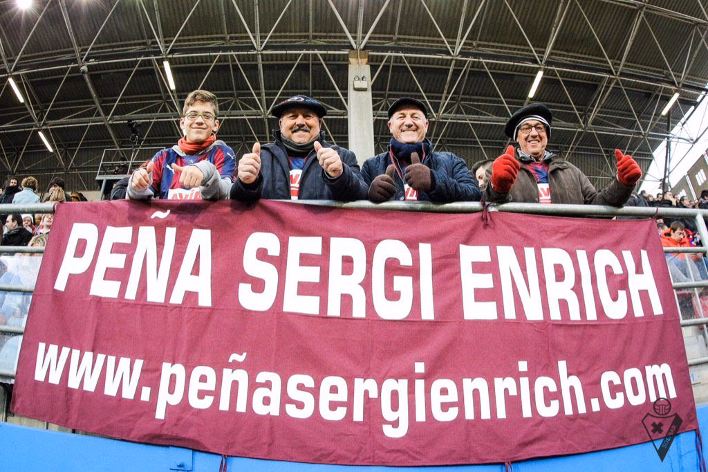 (La foto) La Peña Sergi Enrich, animando en Ipurúa