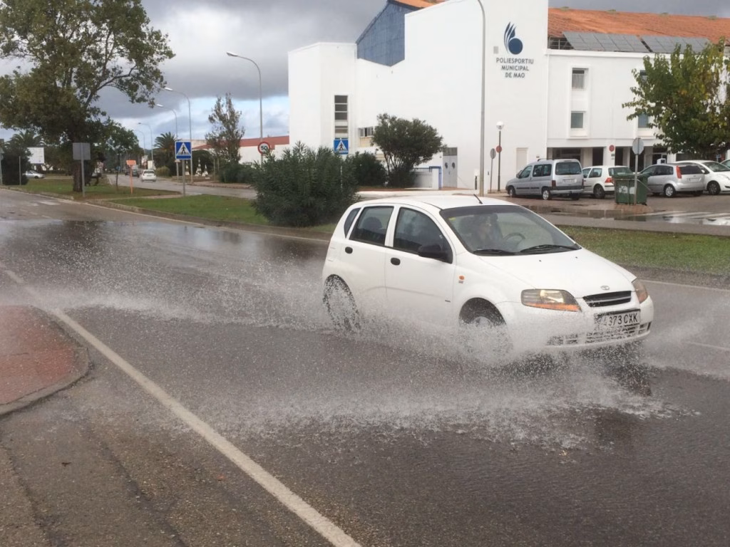 La lluvia sólo trae agua y se olvida de los incidentes en Menorca
