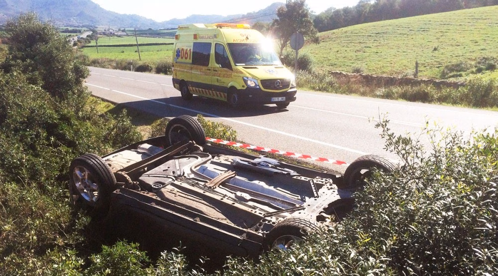 (Ampliación) Un hombre evacuado al Mateu Orfila tras un accidente en la general
