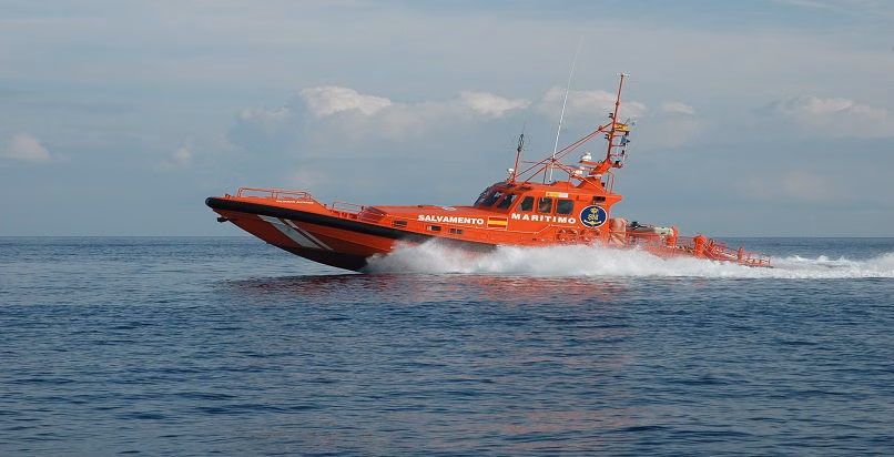 Dos evacuados al hospital desde el puerto de Maó