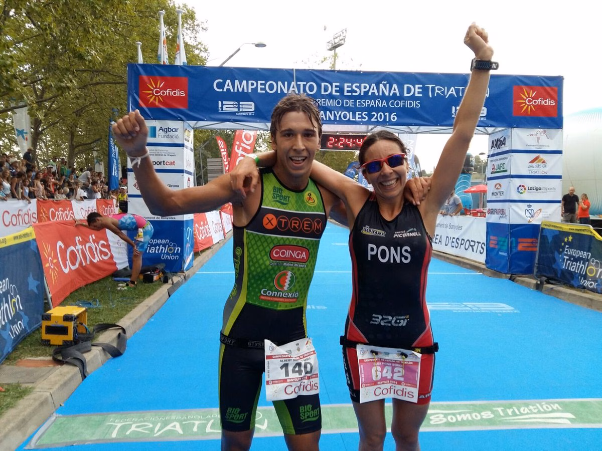 Olga Pons reina en el campeonato de España de triatlón