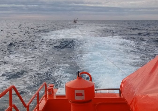 Salvamento Marítimo rescata a dos adultos y dos niños en aguas de Ciutadella