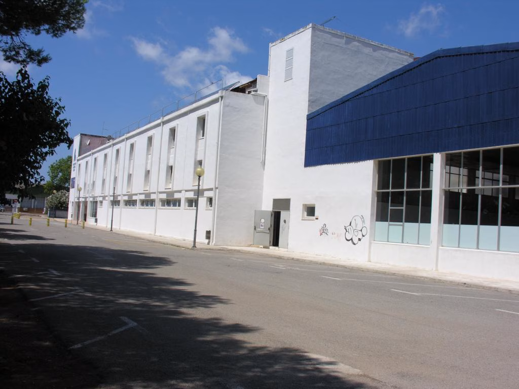 Maó cambiará la cubierta de la piscina del polideportivo municipal