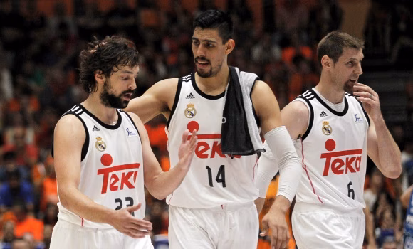 Llull guía al Madrid hasta el 2-0 y el triunfo 1.000 en la liga ACB