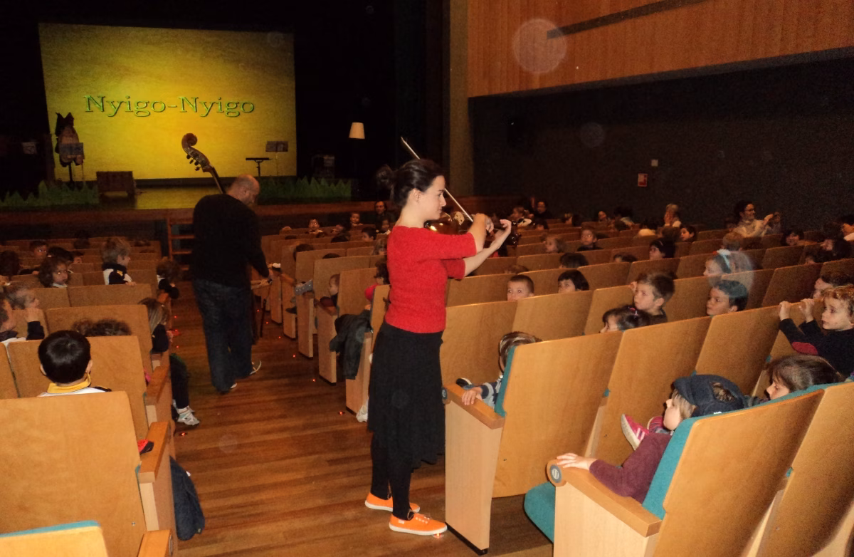 876 alumnos de Menorca disfrutan de la música en la granja Nyigo-nyigo