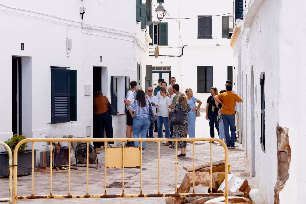 (Fotos) Marga Prohens habilitará ayudas para las zonas afectadas por la DANA en Menorca
