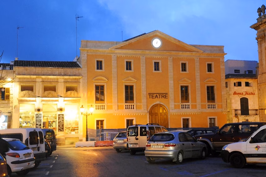 Ciutadella pide a Fomento que arregle el desaguisado del Teatre des Born