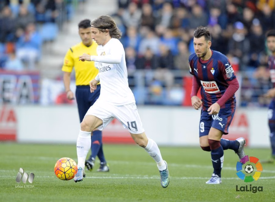 Sergi Enrich no logra evitar el triunfo del Madrid en Ipurúa