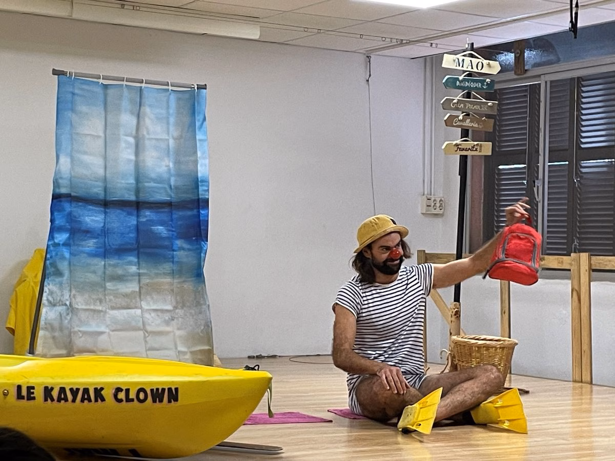 Le Kayak Clown, un espectáculo de teatro para concienciar sobre los movimientos migratorios