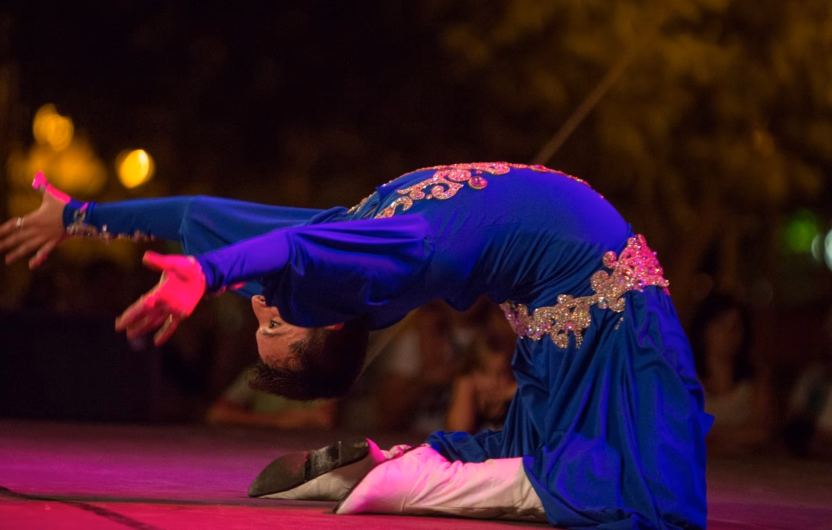La danza oriental también es para los hombres