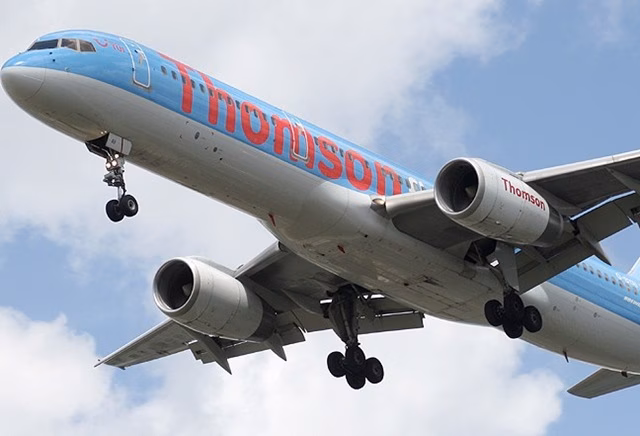 Un retraso de 13 horas en un vuelo Menorca-Manchester indigna a los pasajeros